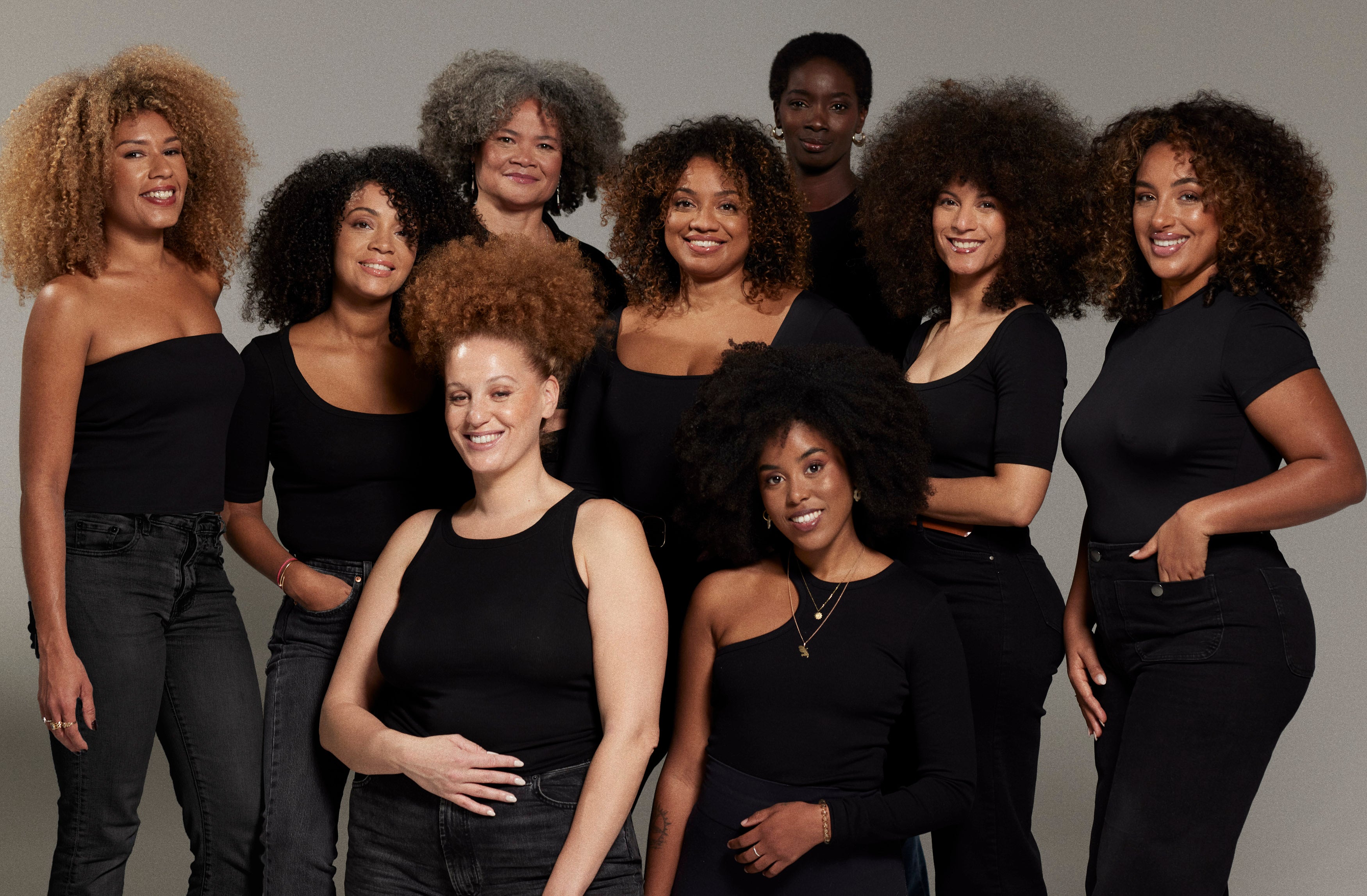 Communauté NIIR – femmes et hommes aux cheveux bouclés, frisés, crépus partageant des routines naturelles