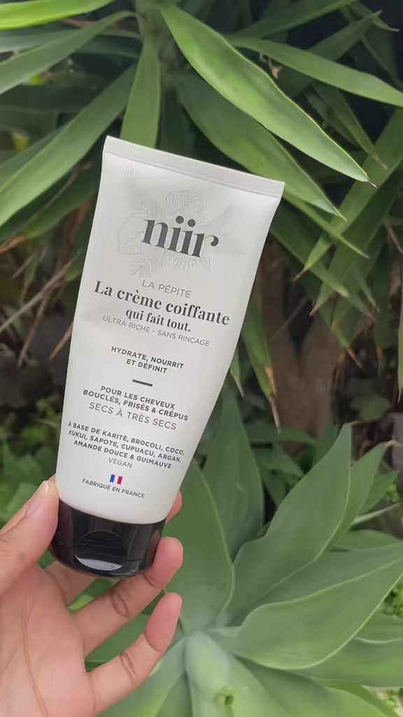 Charger la vidéo : Application de La Pépite sur cheveux crépus – routine capillaire naturelle NIIR