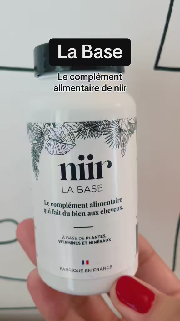 Charger la vidéo : Ingrédients végétaux : ortie, prêle, roquette, myrtille – bienfaits capillaires